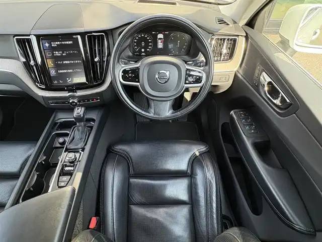 ボルボ ＸＣ６０ D4 AWD インスクリプション 石川県 2018(平30)年 4万km パール 純正ナビ/（DTV/Bluetooth）/衝突軽減ブレーキ/自動駐車機能/クルーズコントロール/レーンキープアシスト/全周囲カメラ/ブラインドスポットモニター/黒革シート/電動シート/メモリーシート/エアシート/シートヒーター/ステアリングヒーター/パワーバックドア/オートライト/LEDヘッドライト/フォグランプ/ウィンカーミラー/電動格納ミラー