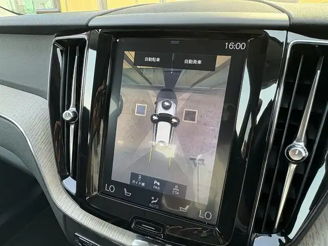 ボルボ ＸＣ６０ D4 AWD インスクリプション 石川県 2018(平30)年 4万km パール 純正ナビ/（DTV/Bluetooth）/衝突軽減ブレーキ/自動駐車機能/クルーズコントロール/レーンキープアシスト/全周囲カメラ/ブラインドスポットモニター/黒革シート/電動シート/メモリーシート/エアシート/シートヒーター/ステアリングヒーター/パワーバックドア/オートライト/LEDヘッドライト/フォグランプ/ウィンカーミラー/電動格納ミラー