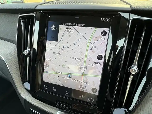 ボルボ ＸＣ６０ D4 AWD インスクリプション 石川県 2018(平30)年 4万km パール 純正ナビ/（DTV/Bluetooth）/衝突軽減ブレーキ/自動駐車機能/クルーズコントロール/レーンキープアシスト/全周囲カメラ/ブラインドスポットモニター/黒革シート/電動シート/メモリーシート/エアシート/シートヒーター/ステアリングヒーター/パワーバックドア/オートライト/LEDヘッドライト/フォグランプ/ウィンカーミラー/電動格納ミラー