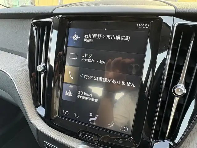 ボルボ ＸＣ６０ D4 AWD インスクリプション 石川県 2018(平30)年 4万km パール 純正ナビ/（DTV/Bluetooth）/衝突軽減ブレーキ/自動駐車機能/クルーズコントロール/レーンキープアシスト/全周囲カメラ/ブラインドスポットモニター/黒革シート/電動シート/メモリーシート/エアシート/シートヒーター/ステアリングヒーター/パワーバックドア/オートライト/LEDヘッドライト/フォグランプ/ウィンカーミラー/電動格納ミラー