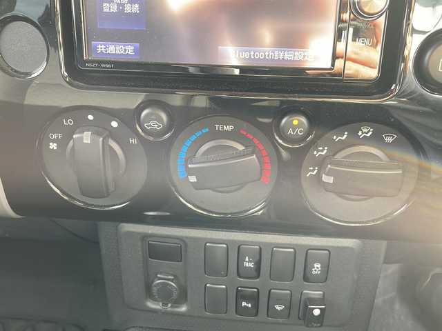 トヨタ ＦＪクルーザー カラーパッケージ 岩手県 2016(平28)年 5.7万km 黒 純正ＳＤナビ　/ＡＭ／ＦＭ／Ｂｌｕｅｔｏｏｔｈ／ＣＤ／ＤＶＤ/バックカメラ　/フルセグＴＶ/コーナーセンサー　/横滑り防止装置　/クルーズコントロール/純正ＥＴＣ　　/純正ＡＷ付きスタッドレスタイヤ積み込み　/スペアキー　/純正フロアマット/純正ドアバイザー/フォグランプ/保証書/取扱説明書/ワンオーナー