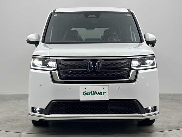 ホンダ ステップワゴン スパーダ eHEV 大阪府 2025(令7)年 0.1千km プラチナホワイトパール 純正11.4インチナビHonda CONNECTナビ /・フルセグTV/・Bluetooth/・CD/DVD/・USB接続/・SDミュージックサーバー/Honnda SENSING/・衝突軽減ブレーキ/・誤発進抑制機能/・歩行者事故低減ステアリング/・路外逸脱抑制機能/・アダプティブクルーズコントロール/・車線維持支援システム/・トラフィックジャムアシスト/・先行車発進お知らせ機能/・標識認識機能/・オートハイビーム/・アダプティブドライビングビーム/・パーキングセンサーシステム/・急アクセル抑制機能/・ブラインドスポットインフォメーション/パワーバックドア/両側パワースライドドア/バックカメラ/2列目オットマン/シートヒーター/LEDヘッドライト/ステアリングスイッチ