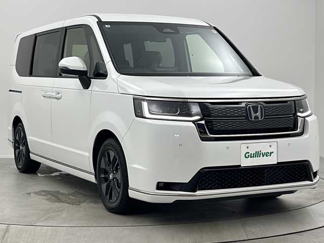ホンダ ステップワゴン スパーダ eHEV 大阪府 2025(令7)年 0.1千km プラチナホワイトパール 純正11.4インチナビHonda CONNECTナビ /・フルセグTV/・Bluetooth/・CD/DVD/・USB接続/・SDミュージックサーバー/Honnda SENSING/・衝突軽減ブレーキ/・誤発進抑制機能/・歩行者事故低減ステアリング/・路外逸脱抑制機能/・アダプティブクルーズコントロール/・車線維持支援システム/・トラフィックジャムアシスト/・先行車発進お知らせ機能/・標識認識機能/・オートハイビーム/・アダプティブドライビングビーム/・パーキングセンサーシステム/・急アクセル抑制機能/・ブラインドスポットインフォメーション/パワーバックドア/両側パワースライドドア/バックカメラ/2列目オットマン/シートヒーター/LEDヘッドライト/ステアリングスイッチ