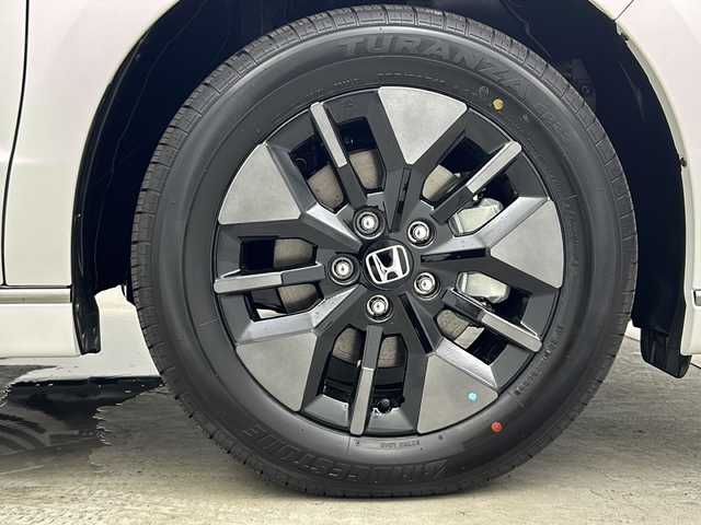ホンダ ステップワゴン スパーダ eHEV 大阪府 2025(令7)年 0.1千km プラチナホワイトパール 純正11.4インチナビHonda CONNECTナビ /・フルセグTV/・Bluetooth/・CD/DVD/・USB接続/・SDミュージックサーバー/Honnda SENSING/・衝突軽減ブレーキ/・誤発進抑制機能/・歩行者事故低減ステアリング/・路外逸脱抑制機能/・アダプティブクルーズコントロール/・車線維持支援システム/・トラフィックジャムアシスト/・先行車発進お知らせ機能/・標識認識機能/・オートハイビーム/・アダプティブドライビングビーム/・パーキングセンサーシステム/・急アクセル抑制機能/・ブラインドスポットインフォメーション/パワーバックドア/両側パワースライドドア/バックカメラ/2列目オットマン/シートヒーター/LEDヘッドライト/ステアリングスイッチ
