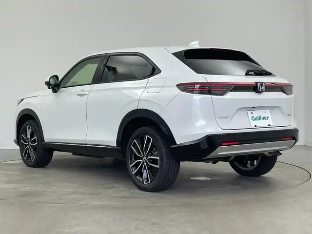 ホンダ ヴェゼル ハイブリッド e:HEV Z 新潟県 2025(令7)年 0.1千km プラチナホワイトパール 4WD/純正メモリナビ/フルセグTV/Bluetooth/AppleCarPlay/AndroidAuto/ホンダセンシング/・衝突被害軽減ブレーキ/・先行車発進お知らせ機能/・歩行者事故低減ステアリング/・路外逸脱抑制機能/・標識認識機能/・渋滞追従機能付アダプティブクルーズコントロール/・車線維持支援システム/・誤発進抑制機能/・トラフィックジャムアシスト(渋滞運転支援機能)/・ブラインドスポットインフォメーション/・後方誤発進抑制機能/・近距離衝突軽減ブレーキ/・急アクセル抑制機能/・パーキングセンサーシステム/・後退出庫サポート/・オートハイビーム/・アダプティブドライビングビーム/ハーフレザーシート/前席シートヒーター/バックモニター/ワイヤレス充電/ステアリングヒーター/パドルシフト/レザーステアリング/ステアリングスイッチ/禁煙車