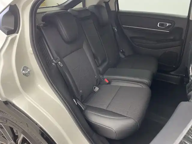 ホンダ ヴェゼル ハイブリッド e:HEV Z 新潟県 2025(令7)年 0.1千km プラチナホワイトパール 4WD/純正メモリナビ/フルセグTV/Bluetooth/AppleCarPlay/AndroidAuto/ホンダセンシング/・衝突被害軽減ブレーキ/・先行車発進お知らせ機能/・歩行者事故低減ステアリング/・路外逸脱抑制機能/・標識認識機能/・渋滞追従機能付アダプティブクルーズコントロール/・車線維持支援システム/・誤発進抑制機能/・トラフィックジャムアシスト(渋滞運転支援機能)/・ブラインドスポットインフォメーション/・後方誤発進抑制機能/・近距離衝突軽減ブレーキ/・急アクセル抑制機能/・パーキングセンサーシステム/・後退出庫サポート/・オートハイビーム/・アダプティブドライビングビーム/ハーフレザーシート/前席シートヒーター/バックモニター/ワイヤレス充電/ステアリングヒーター/パドルシフト/レザーステアリング/ステアリングスイッチ/禁煙車