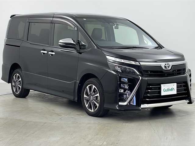 トヨタ ヴォクシー ZS 煌Ⅲ 道央・札幌 2021(令3)年 4.6万km ブラック ・４WD/・寒冷地仕様/・社外SDナビ(CD&DVD&SDBT&USB&フルセグ)/・衝突軽減ブレーキ/・レーンキープアシスト/・社外フリップダウンモニター/・両側パワースライドドア/・ドアミラーヒーター/・社外ドラレコ(前後)/・社外レーダー/・バックカメラ/・純正エンスタ/・スマートキー/・スペアキー/・LEDヘッドライト/・LEDフォグライト/・純正１６インチAW/・純正AW冬タイヤ積み込み/・ワンオーナー