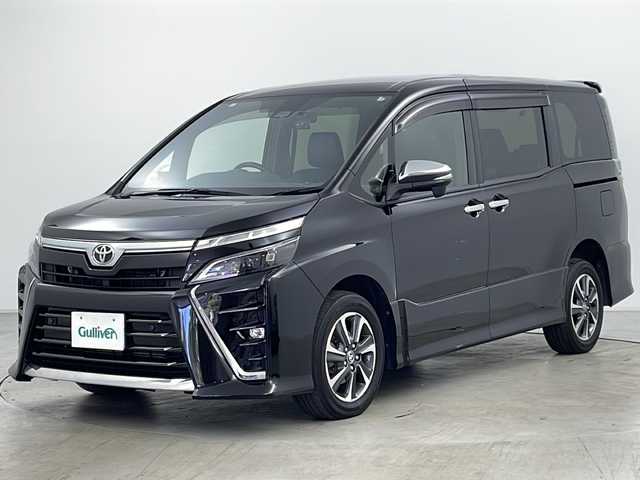 トヨタ ヴォクシー ZS 煌Ⅲ 道央・札幌 2021(令3)年 4.6万km ブラック ・４WD/・寒冷地仕様/・社外SDナビ(CD&DVD&SDBT&USB&フルセグ)/・衝突軽減ブレーキ/・レーンキープアシスト/・社外フリップダウンモニター/・両側パワースライドドア/・ドアミラーヒーター/・社外ドラレコ(前後)/・社外レーダー/・バックカメラ/・純正エンスタ/・スマートキー/・スペアキー/・LEDヘッドライト/・LEDフォグライト/・純正１６インチAW/・純正AW冬タイヤ積み込み/・ワンオーナー