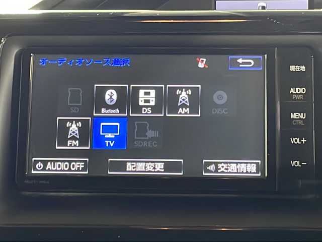 トヨタ ヴォクシー V 沖縄県 2016(平28)年 7.9万km ホワイトパールクリスタルシャイン 禁煙車　/ワンオーナー　/純正ナビ　フルセグ　Ｂｌｕｅｔｏｏｔｈ　ＤＶＤ　ＣＤ　/純正11インチフリップダウンモニター　/両側パワースライドドア　/プリクラッシュセーフティ　/車線逸脱警報/クルーズコントロール　/バックカメラ