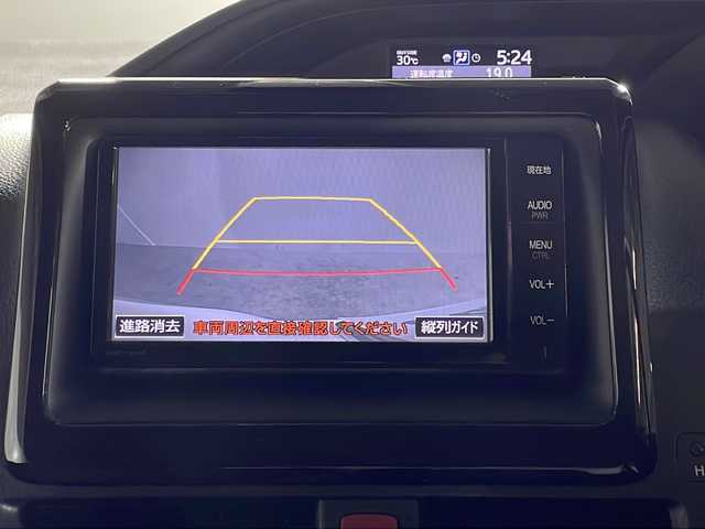 トヨタ ヴォクシー V 沖縄県 2016(平28)年 7.9万km ホワイトパールクリスタルシャイン 禁煙車　/ワンオーナー　/純正ナビ　フルセグ　Ｂｌｕｅｔｏｏｔｈ　ＤＶＤ　ＣＤ　/純正11インチフリップダウンモニター　/両側パワースライドドア　/プリクラッシュセーフティ　/車線逸脱警報/クルーズコントロール　/バックカメラ