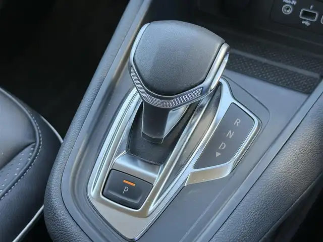 ルノー ルノー キャプチャー インテンス テックパック 静岡県 2021(令3)年 2.6万km パール レザーシート/BSM/純正ディスプレイオーディオ/(BT/CarPlay/USB)/360°カメラ/ACC/LKA/パーキングアシスト/パワーシート/シートヒーター/スマートキー/ETC/ドライブレコーダー/フロアマット/純正18インチアルミホイール/保証書/取説/スペアキー