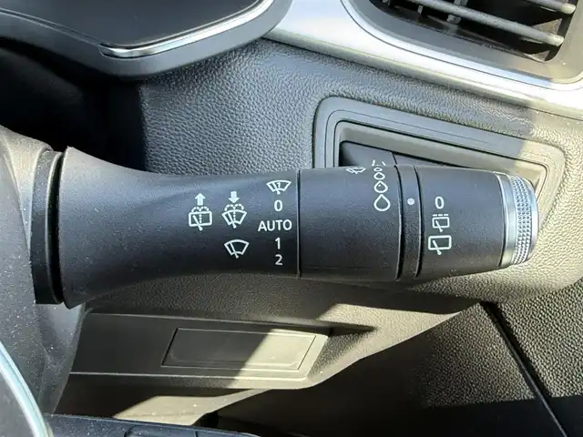 ルノー ルノー キャプチャー インテンス テックパック 静岡県 2021(令3)年 2.6万km パール レザーシート/BSM/純正ディスプレイオーディオ/(BT/CarPlay/USB)/360°カメラ/ACC/LKA/パーキングアシスト/パワーシート/シートヒーター/スマートキー/ETC/ドライブレコーダー/フロアマット/純正18インチアルミホイール/保証書/取説/スペアキー