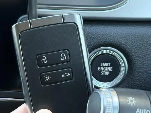 ルノー ルノー キャプチャー インテンス テックパック 静岡県 2021(令3)年 2.6万km パール レザーシート/BSM/純正ディスプレイオーディオ/(BT/CarPlay/USB)/360°カメラ/ACC/LKA/パーキングアシスト/パワーシート/シートヒーター/スマートキー/ETC/ドライブレコーダー/フロアマット/純正18インチアルミホイール/保証書/取説/スペアキー