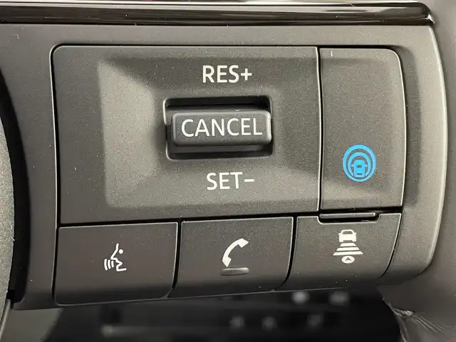 日産 セレナ e－パワー ハイウェイスター V 大阪府 2025(令7)年 0.1千km パール 360°セーフティアシスト/　・プロパイロット/　・インテリジェントエマージェンシーブレーキ/　・前方運転支援/　・側方運転支援/　・後方・駐車時運転支援/純正ナビ/　フルセグ/Bluetooth/AM/FM/インテリジェントアラウンドモニター/バックカメラ/フロントカメラ/サイドカメラ/両側パワースライドドア/LEDオートライト/LEDフォグランプ/ハイビームアシスト/後席サンシェード/電子パーキング/ブレーキホールド/スマートキー/本革巻きステアリング/ビルトインETC2.0
