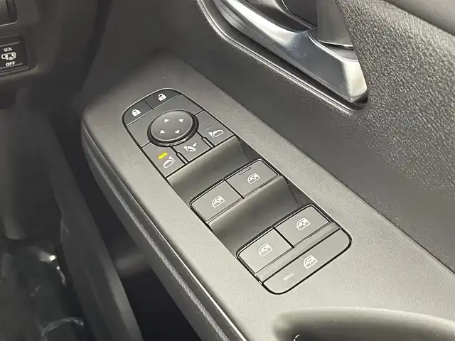 日産 セレナ e－パワー ハイウェイスター V 大阪府 2025(令7)年 0.1千km パール 360°セーフティアシスト/　・プロパイロット/　・インテリジェントエマージェンシーブレーキ/　・前方運転支援/　・側方運転支援/　・後方・駐車時運転支援/純正ナビ/　フルセグ/Bluetooth/AM/FM/インテリジェントアラウンドモニター/バックカメラ/フロントカメラ/サイドカメラ/両側パワースライドドア/LEDオートライト/LEDフォグランプ/ハイビームアシスト/後席サンシェード/電子パーキング/ブレーキホールド/スマートキー/本革巻きステアリング/ビルトインETC2.0