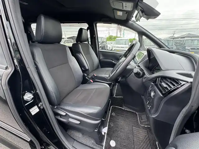 トヨタ ノア Si ダブルバイビー 滋賀県 2018(平30)年 2.9万km ブラック 純正１０インチナビ/（CD/DVD/Bluetooth/フルセグTV）/バックカメラ/両側パワースライドドア/前方ドライブレコーダー/クルーズコントロール/ＭＴモード付ＡＴ/オートハイビーム/ＥＴＣ/ステアリングリモコン/ハーフレザーシート/LEDヘッドライト/オートライト/オートハイビーム/スマートキー