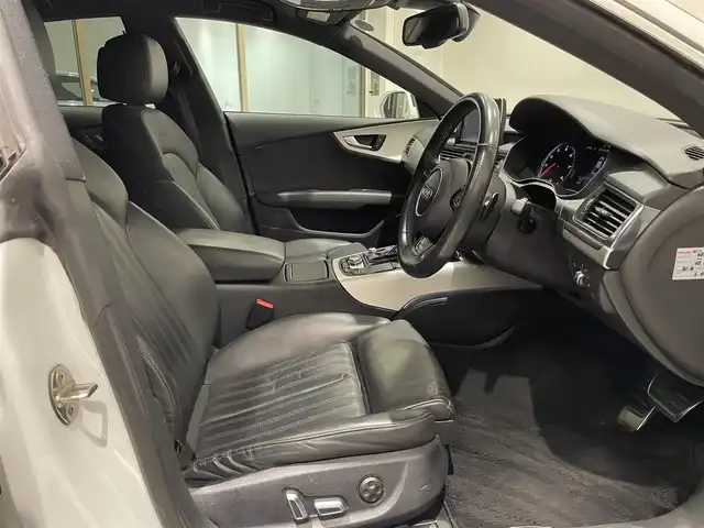 アウディ Ａ７ SB 2.0 TFSI クワトロ S LINE P 愛知県 2017(平29)年 5.5万km グレイシアホワイトメタリック アシスタンスＰＫＧ　/マトリクスＬＥＤヘッドライト/黒レザーシート　/シートヒーター　/ＢＯＳＥサウンド　/ＭＭＩナビゲーション　/Ｂｌｕｅｔｏｏｔｈ　/バックカメラ　/フルセグＴＶ　/ＡＣＣ　/ＬＫＡ　/ＢＳＭ　/ＥＴＣ２．０/パワーバックドア/ウィンカーミラー/アイドリングストップ