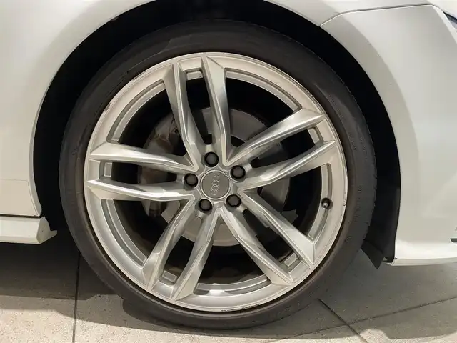 アウディ Ａ７ SB 2.0 TFSI クワトロ S LINE P 愛知県 2017(平29)年 5.5万km グレイシアホワイトメタリック アシスタンスＰＫＧ　/マトリクスＬＥＤヘッドライト/黒レザーシート　/シートヒーター　/ＢＯＳＥサウンド　/ＭＭＩナビゲーション　/Ｂｌｕｅｔｏｏｔｈ　/バックカメラ　/フルセグＴＶ　/ＡＣＣ　/ＬＫＡ　/ＢＳＭ　/ＥＴＣ２．０/パワーバックドア/ウィンカーミラー/アイドリングストップ