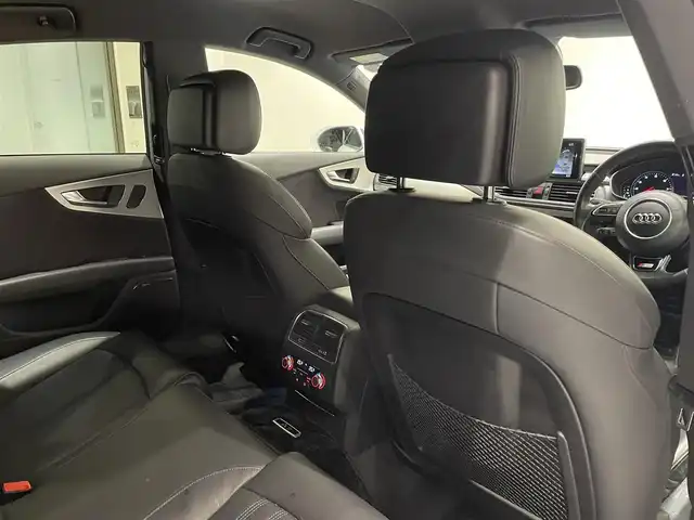 アウディ Ａ７ SB 2.0 TFSI クワトロ S LINE P 愛知県 2017(平29)年 5.5万km グレイシアホワイトメタリック アシスタンスＰＫＧ　/マトリクスＬＥＤヘッドライト/黒レザーシート　/シートヒーター　/ＢＯＳＥサウンド　/ＭＭＩナビゲーション　/Ｂｌｕｅｔｏｏｔｈ　/バックカメラ　/フルセグＴＶ　/ＡＣＣ　/ＬＫＡ　/ＢＳＭ　/ＥＴＣ２．０/パワーバックドア/ウィンカーミラー/アイドリングストップ