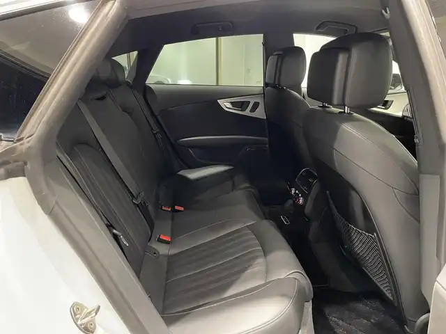 アウディ Ａ７ SB 2.0 TFSI クワトロ S LINE P 愛知県 2017(平29)年 5.5万km グレイシアホワイトメタリック アシスタンスＰＫＧ　/マトリクスＬＥＤヘッドライト/黒レザーシート　/シートヒーター　/ＢＯＳＥサウンド　/ＭＭＩナビゲーション　/Ｂｌｕｅｔｏｏｔｈ　/バックカメラ　/フルセグＴＶ　/ＡＣＣ　/ＬＫＡ　/ＢＳＭ　/ＥＴＣ２．０/パワーバックドア/ウィンカーミラー/アイドリングストップ