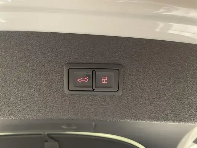 アウディ Ａ７ SB 2.0 TFSI クワトロ S LINE P 愛知県 2017(平29)年 5.5万km グレイシアホワイトメタリック アシスタンスＰＫＧ　/マトリクスＬＥＤヘッドライト/黒レザーシート　/シートヒーター　/ＢＯＳＥサウンド　/ＭＭＩナビゲーション　/Ｂｌｕｅｔｏｏｔｈ　/バックカメラ　/フルセグＴＶ　/ＡＣＣ　/ＬＫＡ　/ＢＳＭ　/ＥＴＣ２．０/パワーバックドア/ウィンカーミラー/アイドリングストップ