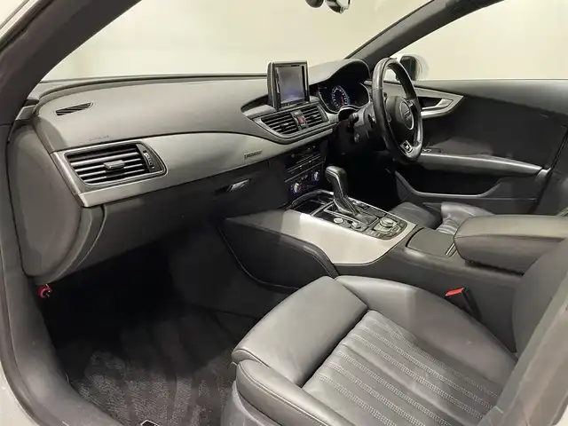 アウディ Ａ７ SB 2.0 TFSI クワトロ S LINE P 愛知県 2017(平29)年 5.5万km グレイシアホワイトメタリック アシスタンスＰＫＧ　/マトリクスＬＥＤヘッドライト/黒レザーシート　/シートヒーター　/ＢＯＳＥサウンド　/ＭＭＩナビゲーション　/Ｂｌｕｅｔｏｏｔｈ　/バックカメラ　/フルセグＴＶ　/ＡＣＣ　/ＬＫＡ　/ＢＳＭ　/ＥＴＣ２．０/パワーバックドア/ウィンカーミラー/アイドリングストップ