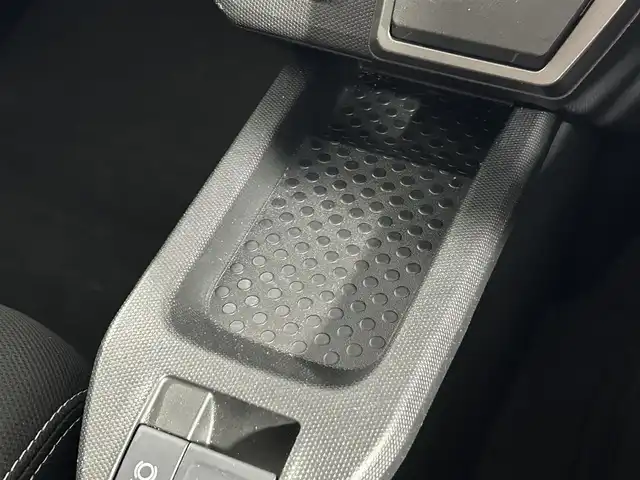 ダイハツ タフト G クロムベンチャー 佐賀県 2022(令4)年 4万km フォレストカーキメタリック ワンオーナー/純正9インチディスプレイオーディオ/フルセグTV/Bluetooth/Androidauto/Applecarplay/ガラスルーフ/バックカメラ/衝突被害軽減システム/横滑り防止装置/オートライト/オートマチックハイビーム/LEDヘッドライト/フォグライト/クリアランスソナー/電動パーキング/ブレーキホールド/前方ドライブレコーダー/運転席・助手席シートヒーター/純正15インチアルミホイール/スマートキー/スペアキー×1/プッシュスタート