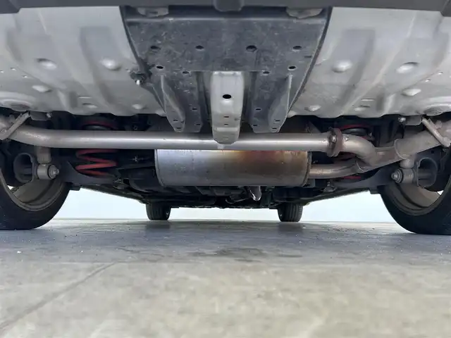 トヨタ ノア Si G’s 千葉県 2012(平24)年 5.6万km シルバーM 禁煙車/純正７型ナビ（NSZT-W61G）/AM＆FM＆Bluetooth＆CD＆DVD/両側電動スライドドア　/ビルトインＥＴＣ　/バックカメラ　/パドルシフト　/専用シート/専用16インチアルミホイール　/専用フロアマット /電動格納サイドミラー /ＬＥＤビーム　/HIDヘッドライト（オートライト付）/フォグランプ/社外センターコンソール/ウィンカーミラー/プッシュスタート/USBポート/ステアリングスイッチ