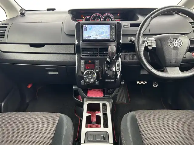 トヨタ ノア Si G’s 千葉県 2012(平24)年 5.6万km シルバーM 禁煙車/純正７型ナビ（NSZT-W61G）/AM＆FM＆Bluetooth＆CD＆DVD/両側電動スライドドア　/ビルトインＥＴＣ　/バックカメラ　/パドルシフト　/専用シート/専用16インチアルミホイール　/専用フロアマット /電動格納サイドミラー /ＬＥＤビーム　/HIDヘッドライト（オートライト付）/フォグランプ/社外センターコンソール/ウィンカーミラー/プッシュスタート/USBポート/ステアリングスイッチ