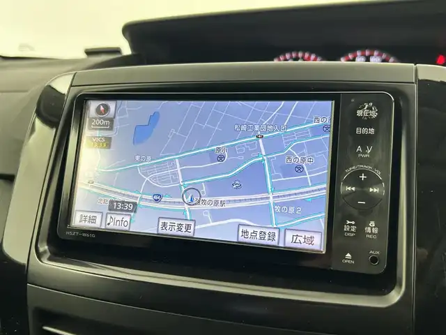 トヨタ ノア Si G’s 千葉県 2012(平24)年 5.6万km シルバーM 禁煙車/純正７型ナビ（NSZT-W61G）/AM＆FM＆Bluetooth＆CD＆DVD/両側電動スライドドア　/ビルトインＥＴＣ　/バックカメラ　/パドルシフト　/専用シート/専用16インチアルミホイール　/専用フロアマット /電動格納サイドミラー /ＬＥＤビーム　/HIDヘッドライト（オートライト付）/フォグランプ/社外センターコンソール/ウィンカーミラー/プッシュスタート/USBポート/ステアリングスイッチ