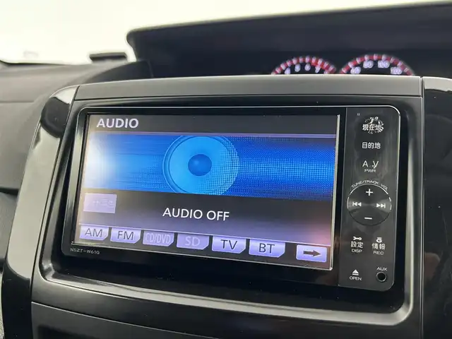 トヨタ ノア Si G’s 千葉県 2012(平24)年 5.6万km シルバーM 禁煙車/純正７型ナビ（NSZT-W61G）/AM＆FM＆Bluetooth＆CD＆DVD/両側電動スライドドア　/ビルトインＥＴＣ　/バックカメラ　/パドルシフト　/専用シート/専用16インチアルミホイール　/専用フロアマット /電動格納サイドミラー /ＬＥＤビーム　/HIDヘッドライト（オートライト付）/フォグランプ/社外センターコンソール/ウィンカーミラー/プッシュスタート/USBポート/ステアリングスイッチ