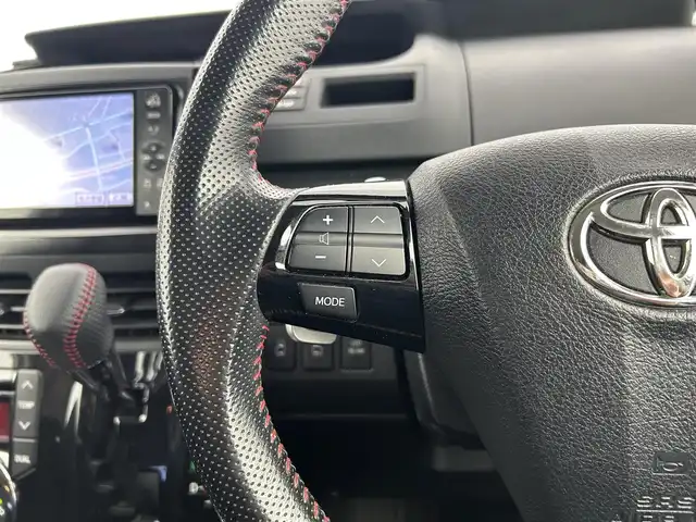 トヨタ ノア Si G’s 千葉県 2012(平24)年 5.6万km シルバーM 禁煙車/純正７型ナビ（NSZT-W61G）/AM＆FM＆Bluetooth＆CD＆DVD/両側電動スライドドア　/ビルトインＥＴＣ　/バックカメラ　/パドルシフト　/専用シート/専用16インチアルミホイール　/専用フロアマット /電動格納サイドミラー /ＬＥＤビーム　/HIDヘッドライト（オートライト付）/フォグランプ/社外センターコンソール/ウィンカーミラー/プッシュスタート/USBポート/ステアリングスイッチ