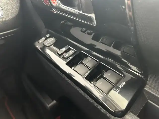 トヨタ ノア Si G’s 千葉県 2012(平24)年 5.6万km シルバーM 禁煙車/純正７型ナビ（NSZT-W61G）/AM＆FM＆Bluetooth＆CD＆DVD/両側電動スライドドア　/ビルトインＥＴＣ　/バックカメラ　/パドルシフト　/専用シート/専用16インチアルミホイール　/専用フロアマット /電動格納サイドミラー /ＬＥＤビーム　/HIDヘッドライト（オートライト付）/フォグランプ/社外センターコンソール/ウィンカーミラー/プッシュスタート/USBポート/ステアリングスイッチ