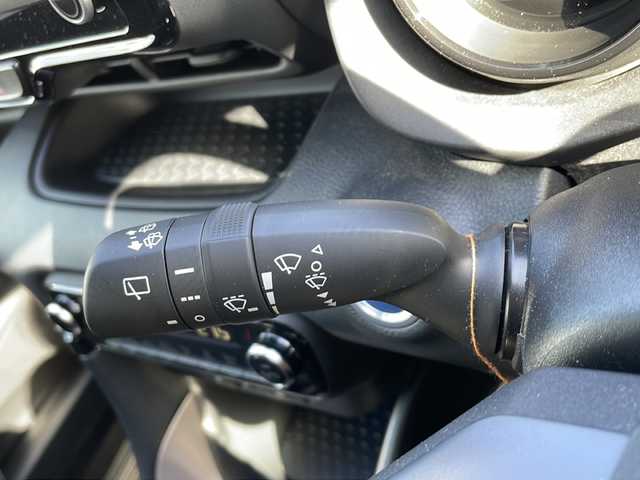 トヨタ ヤリス ハイブリッド Z 山口県 2022(令4)年 1.1万km シルバーメタリック ワンオーナー/純正ディスプレイオーディオ/BT/USB/Miracast/全周囲カメラ/純正LEDヘッドライト/オートライト/オートハイビーム/ヘッドライトレベライザー/前席シートヒーター/革巻きステアリング/ステアリングヒーター/ステアリングスイッチ/クルーズコントロール/衝突被害軽減ブレーキ/LDA/BSM/横滑り防止/コーナーセンサー/パーキングアシスト/スマートキー×２/前後タイプドライブレコーダー/純正フロアマット/電動格納ウインカードアミラー(オート機能付き)