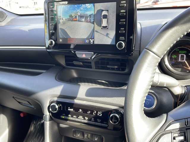 トヨタ ヤリス ハイブリッド Z 山口県 2022(令4)年 1.1万km シルバーメタリック ワンオーナー/純正ディスプレイオーディオ/BT/USB/Miracast/全周囲カメラ/純正LEDヘッドライト/オートライト/オートハイビーム/ヘッドライトレベライザー/前席シートヒーター/革巻きステアリング/ステアリングヒーター/ステアリングスイッチ/クルーズコントロール/衝突被害軽減ブレーキ/LDA/BSM/横滑り防止/コーナーセンサー/パーキングアシスト/スマートキー×２/前後タイプドライブレコーダー/純正フロアマット/電動格納ウインカードアミラー(オート機能付き)