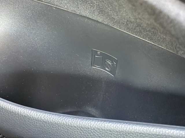 トヨタ ヤリス ハイブリッド Z 山口県 2022(令4)年 1.1万km シルバーメタリック ワンオーナー/純正ディスプレイオーディオ/BT/USB/Miracast/全周囲カメラ/純正LEDヘッドライト/オートライト/オートハイビーム/ヘッドライトレベライザー/前席シートヒーター/革巻きステアリング/ステアリングヒーター/ステアリングスイッチ/クルーズコントロール/衝突被害軽減ブレーキ/LDA/BSM/横滑り防止/コーナーセンサー/パーキングアシスト/スマートキー×２/前後タイプドライブレコーダー/純正フロアマット/電動格納ウインカードアミラー(オート機能付き)