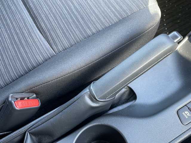 トヨタ ヤリス ハイブリッド Z 山口県 2022(令4)年 1.1万km シルバーメタリック ワンオーナー/純正ディスプレイオーディオ/BT/USB/Miracast/全周囲カメラ/純正LEDヘッドライト/オートライト/オートハイビーム/ヘッドライトレベライザー/前席シートヒーター/革巻きステアリング/ステアリングヒーター/ステアリングスイッチ/クルーズコントロール/衝突被害軽減ブレーキ/LDA/BSM/横滑り防止/コーナーセンサー/パーキングアシスト/スマートキー×２/前後タイプドライブレコーダー/純正フロアマット/電動格納ウインカードアミラー(オート機能付き)