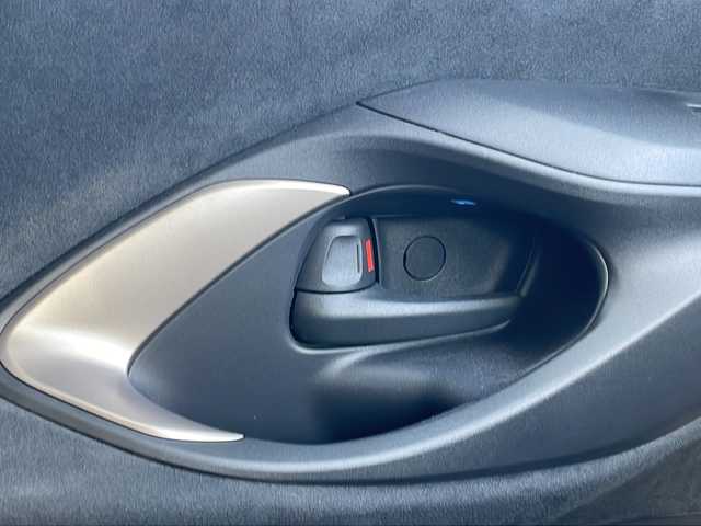 トヨタ ヤリス ハイブリッド Z 山口県 2022(令4)年 1.1万km シルバーメタリック ワンオーナー/純正ディスプレイオーディオ/BT/USB/Miracast/全周囲カメラ/純正LEDヘッドライト/オートライト/オートハイビーム/ヘッドライトレベライザー/前席シートヒーター/革巻きステアリング/ステアリングヒーター/ステアリングスイッチ/クルーズコントロール/衝突被害軽減ブレーキ/LDA/BSM/横滑り防止/コーナーセンサー/パーキングアシスト/スマートキー×２/前後タイプドライブレコーダー/純正フロアマット/電動格納ウインカードアミラー(オート機能付き)