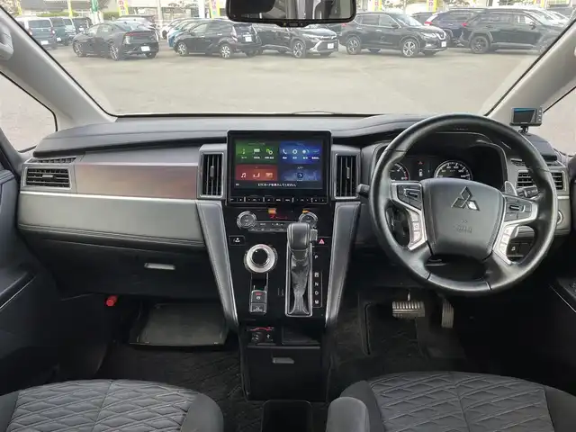 三菱 デリカＤ：５ P 岡山県 2021(令3)年 4.6万km ウォームホワイトパール 純正10.5インチナビ/フルセグTV、Bluetooth、HDMI、USB、AM、FM/純正11.5インチフリップダウンモニター/パワーバックドア/運転席パワーシート/前席シートヒーター/ステアリングヒーター/全方位カメラ/両側パワースライドドア/ETC/パドルシフト/JAOSマッドガード/パートタイム4WD/マルチLEDヘッドライト/電動パーキングブレーキ/後側方車両検知警報システム/後退時交差車両検知警報システム/三菱e-Assist/・車線逸脱警報システム/・レーダークルーズコントロール/・衝突被害軽減システム/・オートマチックハイビーム/・誤発進抑制機能