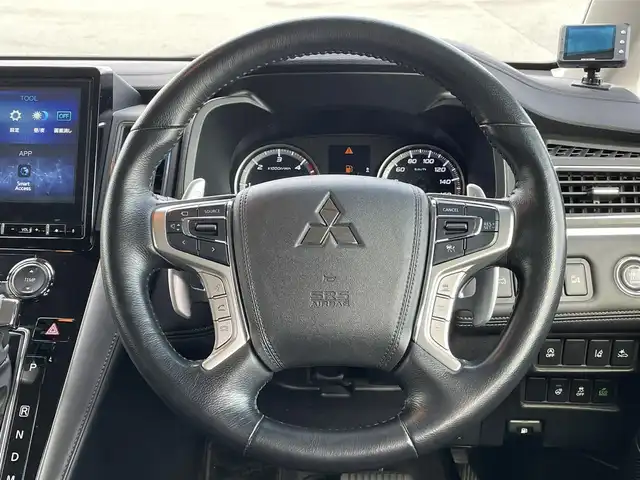 三菱 デリカＤ：５ P 岡山県 2021(令3)年 4.6万km ウォームホワイトパール 純正10.5インチナビ/フルセグTV、Bluetooth、HDMI、USB、AM、FM/純正11.5インチフリップダウンモニター/パワーバックドア/運転席パワーシート/前席シートヒーター/ステアリングヒーター/全方位カメラ/両側パワースライドドア/ETC/パドルシフト/JAOSマッドガード/パートタイム4WD/マルチLEDヘッドライト/電動パーキングブレーキ/後側方車両検知警報システム/後退時交差車両検知警報システム/三菱e-Assist/・車線逸脱警報システム/・レーダークルーズコントロール/・衝突被害軽減システム/・オートマチックハイビーム/・誤発進抑制機能