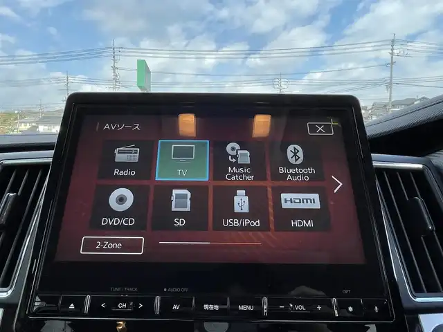 三菱 デリカＤ：５ P 岡山県 2021(令3)年 4.6万km ウォームホワイトパール 純正10.5インチナビ/フルセグTV、Bluetooth、HDMI、USB、AM、FM/純正11.5インチフリップダウンモニター/パワーバックドア/運転席パワーシート/前席シートヒーター/ステアリングヒーター/全方位カメラ/両側パワースライドドア/ETC/パドルシフト/JAOSマッドガード/パートタイム4WD/マルチLEDヘッドライト/電動パーキングブレーキ/後側方車両検知警報システム/後退時交差車両検知警報システム/三菱e-Assist/・車線逸脱警報システム/・レーダークルーズコントロール/・衝突被害軽減システム/・オートマチックハイビーム/・誤発進抑制機能