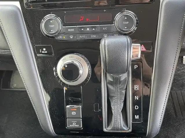 三菱 デリカＤ：５ P 岡山県 2021(令3)年 4.6万km ウォームホワイトパール 純正10.5インチナビ/フルセグTV、Bluetooth、HDMI、USB、AM、FM/純正11.5インチフリップダウンモニター/パワーバックドア/運転席パワーシート/前席シートヒーター/ステアリングヒーター/全方位カメラ/両側パワースライドドア/ETC/パドルシフト/JAOSマッドガード/パートタイム4WD/マルチLEDヘッドライト/電動パーキングブレーキ/後側方車両検知警報システム/後退時交差車両検知警報システム/三菱e-Assist/・車線逸脱警報システム/・レーダークルーズコントロール/・衝突被害軽減システム/・オートマチックハイビーム/・誤発進抑制機能