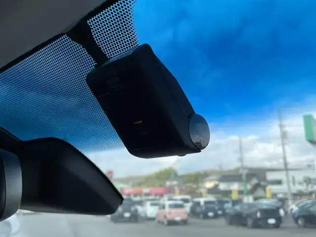 三菱 デリカＤ：５ P 岡山県 2021(令3)年 4.6万km ウォームホワイトパール 純正10.5インチナビ/フルセグTV、Bluetooth、HDMI、USB、AM、FM/純正11.5インチフリップダウンモニター/パワーバックドア/運転席パワーシート/前席シートヒーター/ステアリングヒーター/全方位カメラ/両側パワースライドドア/ETC/パドルシフト/JAOSマッドガード/パートタイム4WD/マルチLEDヘッドライト/電動パーキングブレーキ/後側方車両検知警報システム/後退時交差車両検知警報システム/三菱e-Assist/・車線逸脱警報システム/・レーダークルーズコントロール/・衝突被害軽減システム/・オートマチックハイビーム/・誤発進抑制機能