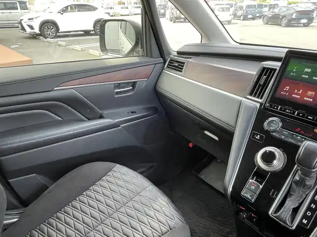 三菱 デリカＤ：５ P 岡山県 2021(令3)年 4.6万km ウォームホワイトパール 純正10.5インチナビ/フルセグTV、Bluetooth、HDMI、USB、AM、FM/純正11.5インチフリップダウンモニター/パワーバックドア/運転席パワーシート/前席シートヒーター/ステアリングヒーター/全方位カメラ/両側パワースライドドア/ETC/パドルシフト/JAOSマッドガード/パートタイム4WD/マルチLEDヘッドライト/電動パーキングブレーキ/後側方車両検知警報システム/後退時交差車両検知警報システム/三菱e-Assist/・車線逸脱警報システム/・レーダークルーズコントロール/・衝突被害軽減システム/・オートマチックハイビーム/・誤発進抑制機能