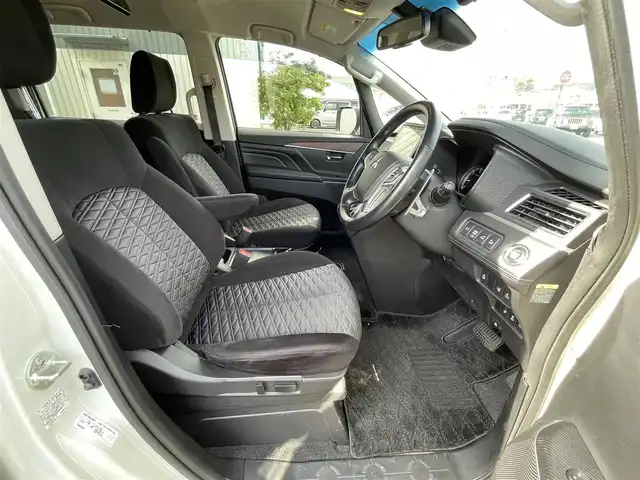 三菱 デリカＤ：５ P 岡山県 2021(令3)年 4.6万km ウォームホワイトパール 純正10.5インチナビ/フルセグTV、Bluetooth、HDMI、USB、AM、FM/純正11.5インチフリップダウンモニター/パワーバックドア/運転席パワーシート/前席シートヒーター/ステアリングヒーター/全方位カメラ/両側パワースライドドア/ETC/パドルシフト/JAOSマッドガード/パートタイム4WD/マルチLEDヘッドライト/電動パーキングブレーキ/後側方車両検知警報システム/後退時交差車両検知警報システム/三菱e-Assist/・車線逸脱警報システム/・レーダークルーズコントロール/・衝突被害軽減システム/・オートマチックハイビーム/・誤発進抑制機能