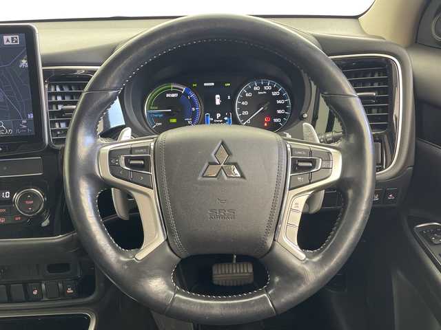 三菱 アウトランダー ＰＨＥＶ G Limited Edition 山形県 2018(平30)年 2.1万km アメジストブラック アルパイン１１インチナビ/（Ｂｌｕｅｔｏｏｔｈ接続/フルセグTV/追従型クルコン/バックカメラ/ドライブレコーダー/ＥＴＣ/ステアリングヒーター/前席パワーシート/前席シートヒーター/ハーフレザーシート/純正アルミホイール/前後センサー/AC1500W QUICK CHARGE（急速充電機能）付/LEDオートライト/オートハイビーム/フォグランプ/衝突被害軽減/レーンキープアシスト/スペアキー１本/ワンオーナー/保証書/取扱説明書