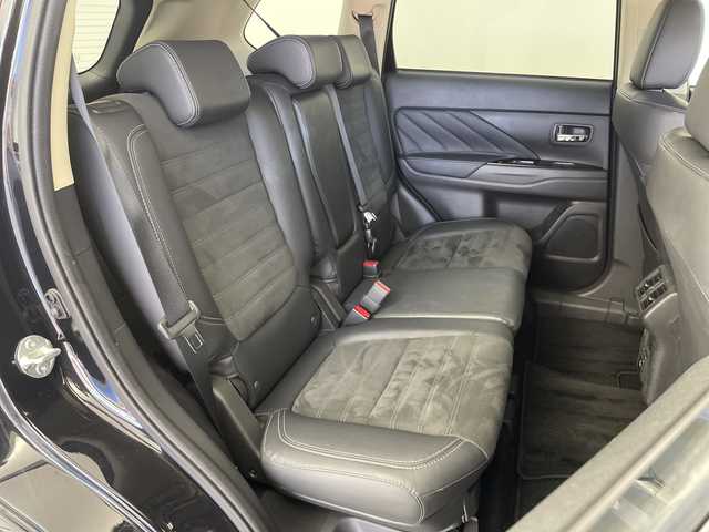 三菱 アウトランダー ＰＨＥＶ G Limited Edition 山形県 2018(平30)年 2.1万km アメジストブラック アルパイン１１インチナビ/（Ｂｌｕｅｔｏｏｔｈ接続/フルセグTV/追従型クルコン/バックカメラ/ドライブレコーダー/ＥＴＣ/ステアリングヒーター/前席パワーシート/前席シートヒーター/ハーフレザーシート/純正アルミホイール/前後センサー/AC1500W QUICK CHARGE（急速充電機能）付/LEDオートライト/オートハイビーム/フォグランプ/衝突被害軽減/レーンキープアシスト/スペアキー１本/ワンオーナー/保証書/取扱説明書