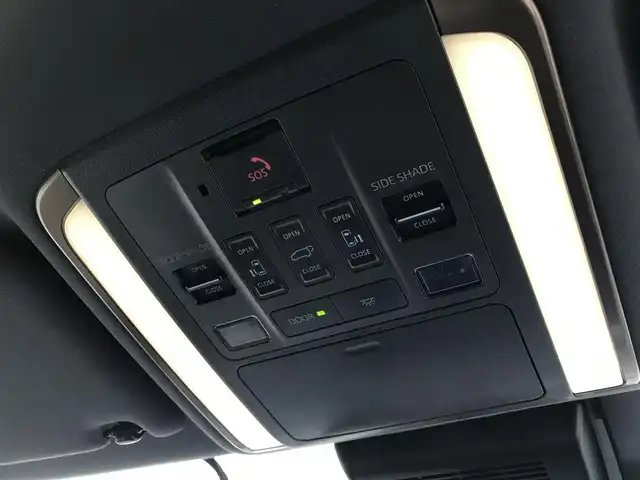 トヨタ アルファード Z 鳥取県 2024(令6)年 2.6万km プラチナホワイトパールマイカ ４・W・D/ワンオーナー/純正14インチコネクティッドナビ/フルセグ/BT/Miracast/パノラミックビューモニターモニター/ETC2.0・前後ドライブレコーダー/左右独立ムーンルーフ/トヨタセーフティセンス/ブラインドスポットモニター/ヘッドアップディスプレイ/ユニバーサルステップ/両側パワースライドドア/パワーバックドア/デジタルインナーミラー/タイプC接続　　/合皮レザーシート/前席パワーシート/運転席メモリーシート/前後席シートヒーター/エアシート/三眼LEDヘットライト/純正18インチアルミホイール/プッシュエンジンスタート/スペアキー