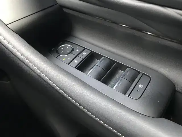 トヨタ アルファード Z 鳥取県 2024(令6)年 2.6万km プラチナホワイトパールマイカ ４・W・D/ワンオーナー/純正14インチコネクティッドナビ/フルセグ/BT/Miracast/パノラミックビューモニターモニター/ETC2.0・前後ドライブレコーダー/左右独立ムーンルーフ/トヨタセーフティセンス/ブラインドスポットモニター/ヘッドアップディスプレイ/ユニバーサルステップ/両側パワースライドドア/パワーバックドア/デジタルインナーミラー/タイプC接続　　/合皮レザーシート/前席パワーシート/運転席メモリーシート/前後席シートヒーター/エアシート/三眼LEDヘットライト/純正18インチアルミホイール/プッシュエンジンスタート/スペアキー