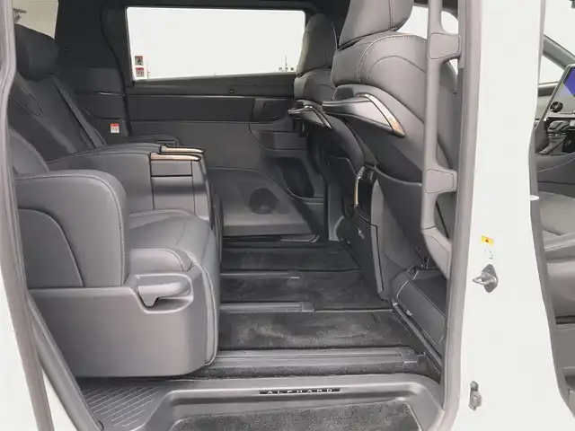 トヨタ アルファード Z 鳥取県 2024(令6)年 2.6万km プラチナホワイトパールマイカ ４・W・D/ワンオーナー/純正14インチコネクティッドナビ/フルセグ/BT/Miracast/パノラミックビューモニターモニター/ETC2.0・前後ドライブレコーダー/左右独立ムーンルーフ/トヨタセーフティセンス/ブラインドスポットモニター/ヘッドアップディスプレイ/ユニバーサルステップ/両側パワースライドドア/パワーバックドア/デジタルインナーミラー/タイプC接続　　/合皮レザーシート/前席パワーシート/運転席メモリーシート/前後席シートヒーター/エアシート/三眼LEDヘットライト/純正18インチアルミホイール/プッシュエンジンスタート/スペアキー